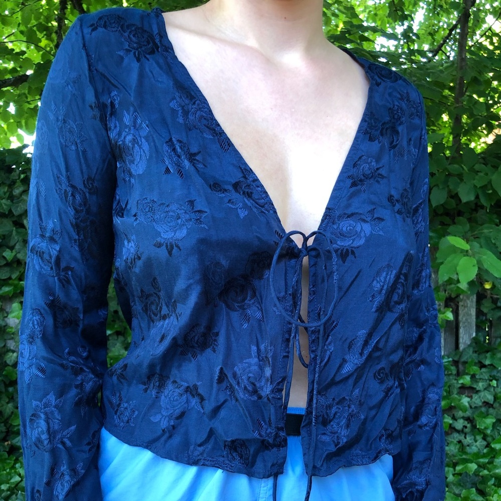 Motel blue front tie top